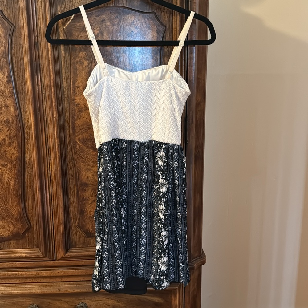 Lily Rose XS Flowered Dress - Picture 2 of 5